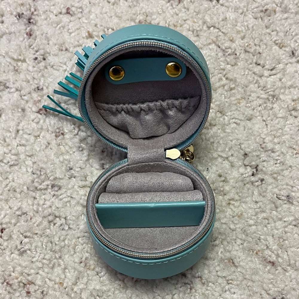 Teal Round Jewelry Case with Tassel - Picture 3 of 3